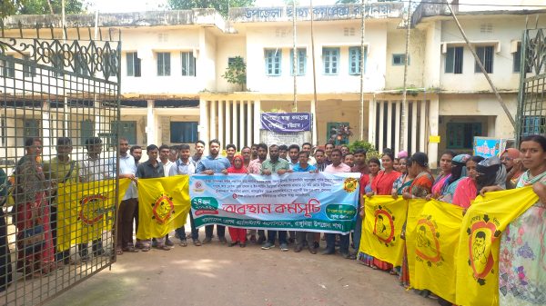 রাঙ্গুনিয়ায় নিয়োগবিধি সংশোধনসহ ৬ দফা দাবীতে স্বাস্থ্য সহকারীদের অবস্থান কর্মসূচী।